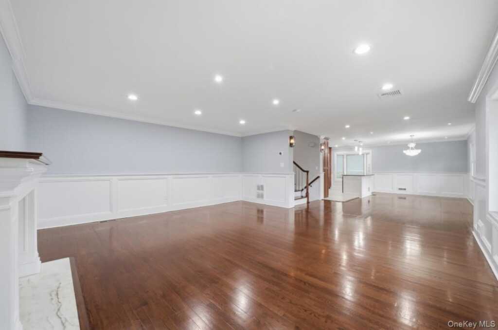 87 Woodlawn Avenue, New Rochelle, NY 10804 - Photo 5 of 36