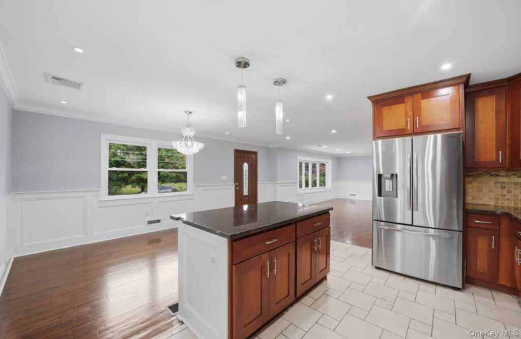 87 Woodlawn Avenue, New Rochelle, NY 10804 - Photo 6 of 36