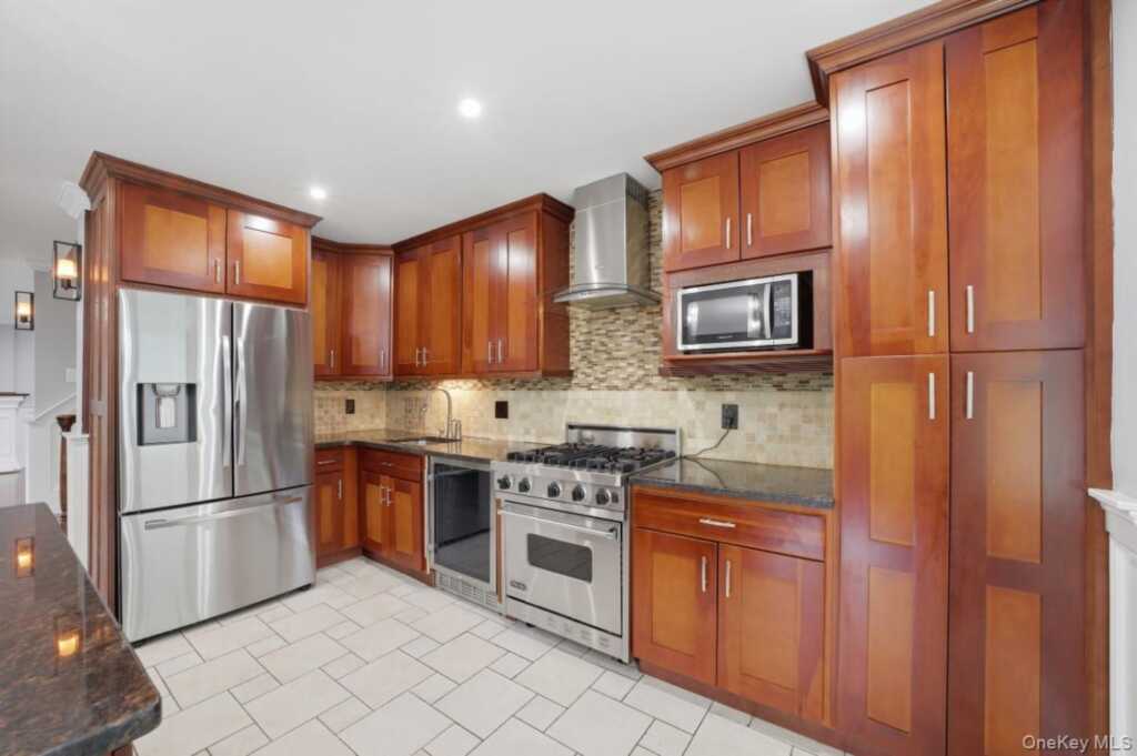 87 Woodlawn Avenue, New Rochelle, NY 10804 - Photo 7 of 36