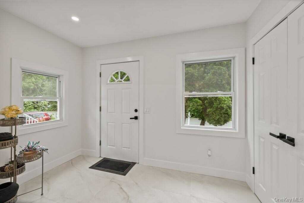 18 Anna Street, Nyack, NY 10960 - Photo 3 of 26