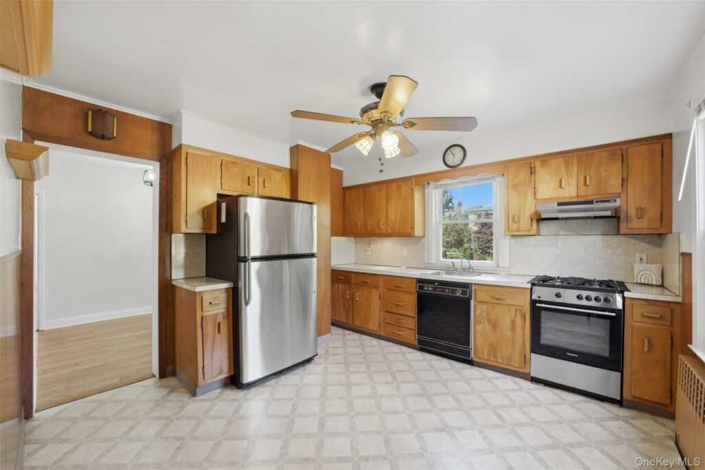 315 Sickles Avenue, New Rochelle, NY 10801 - Photo 16 of 39