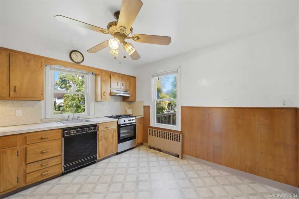315 Sickles Avenue, New Rochelle, NY 10801 - Photo 19 of 39