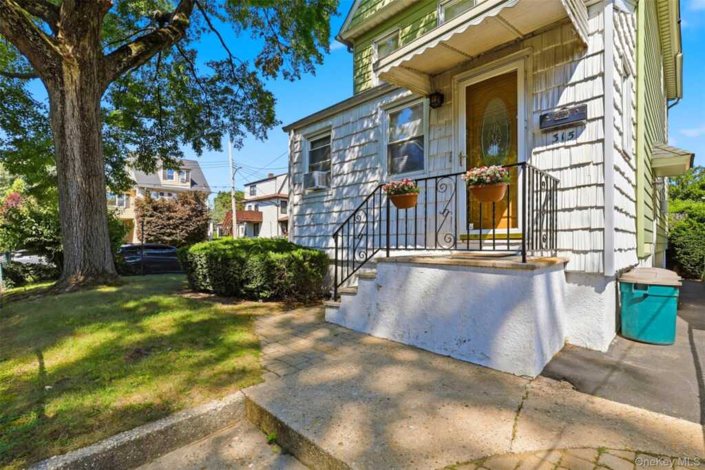 315 Sickles Avenue, New Rochelle, NY 10801 - Photo 2 of 39