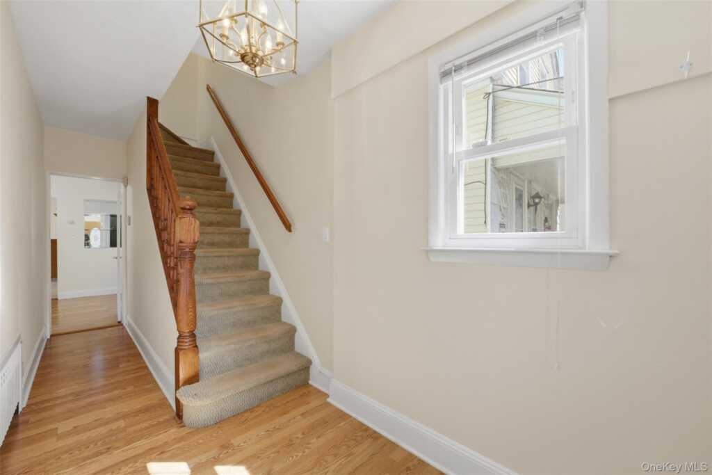 315 Sickles Avenue, New Rochelle, NY 10801 - Photo 3 of 39
