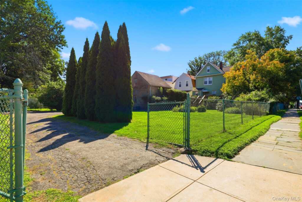 315 Sickles Avenue, New Rochelle, NY 10801 - Photo 36 of 39