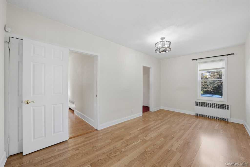 315 Sickles Avenue, New Rochelle, NY 10801 - Photo 4 of 39
