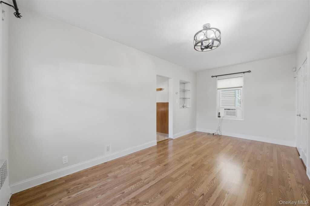 315 Sickles Avenue, New Rochelle, NY 10801 - Photo 8 of 39