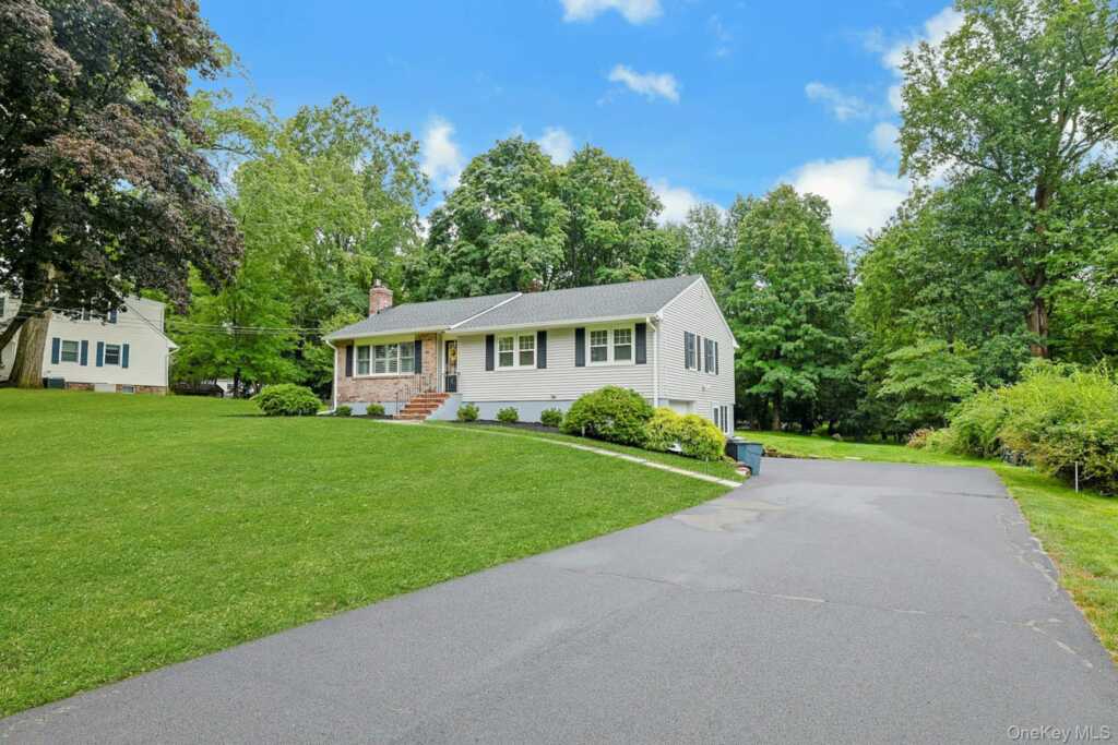 5 Prides Crossing, New City, NY 10956 - Photo 3 of 39