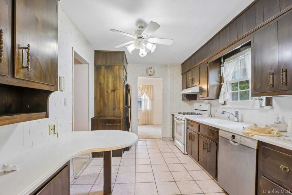 1 Marion Court, New City, NY 10956 - Photo 13 of 44