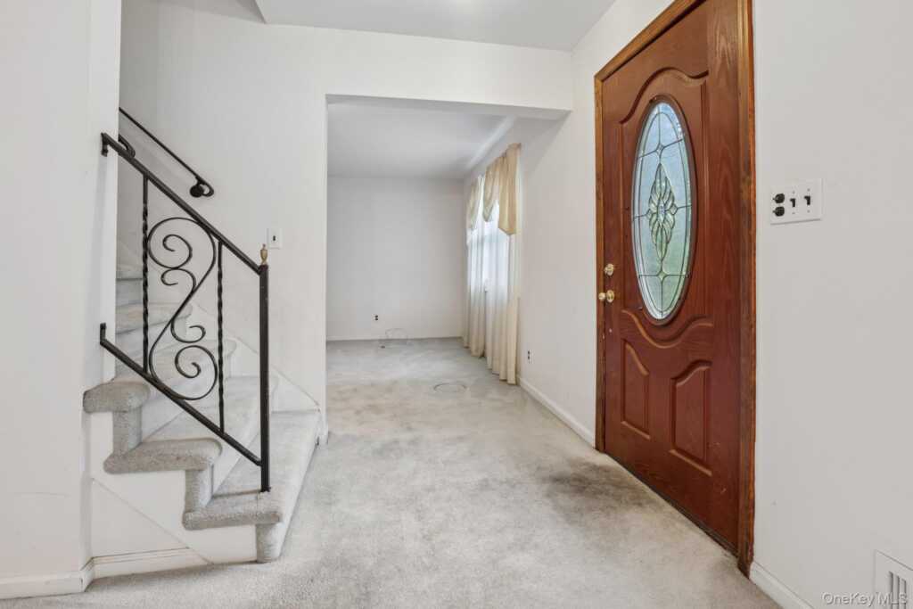 1 Marion Court, New City, NY 10956 - Photo 5 of 44