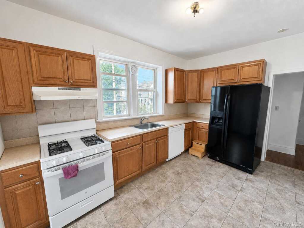 1 Davis Avenue, New Rochelle, NY 10805 - Photo 10 of 22