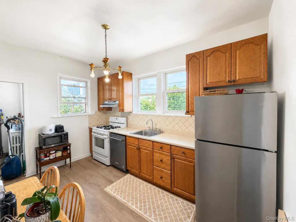 1 Davis Avenue, New Rochelle, NY 10805 - Photo 2 of 22