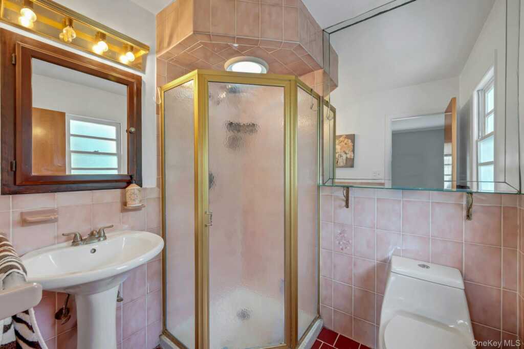 67 Malvern Lane, New Rochelle, NY 10583 - Photo 17 of 30
