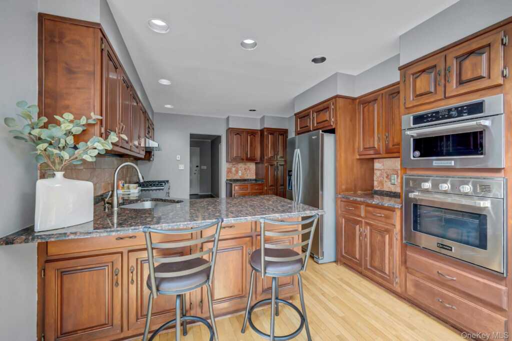 67 Malvern Lane, New Rochelle, NY 10583 - Photo 5 of 30