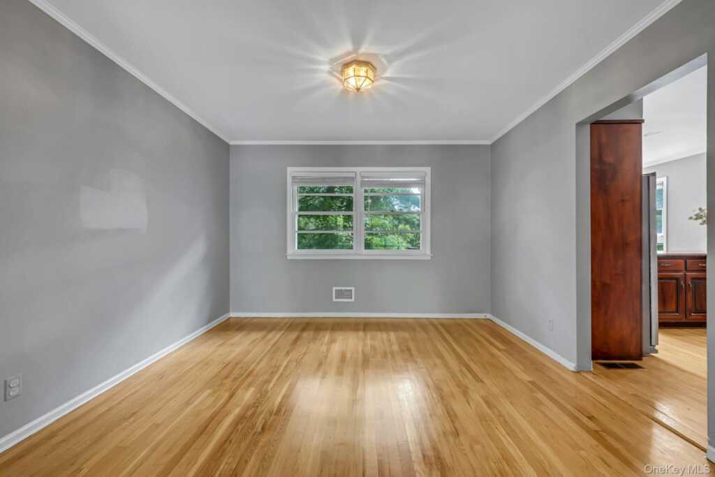 67 Malvern Lane, New Rochelle, NY 10583 - Photo 9 of 30