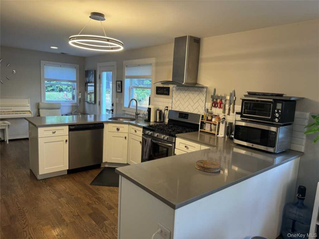 282 High Avenue, Nyack, NY 10960 - Photo 3 of 22