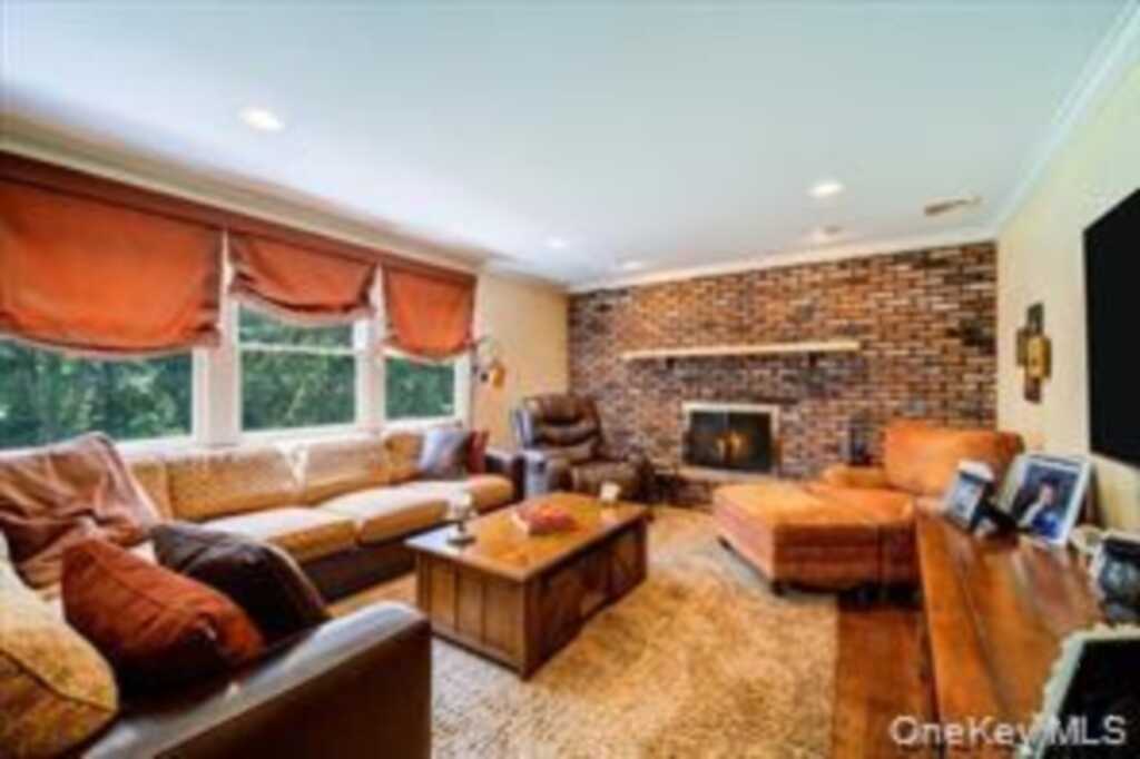10 Evergreen Court, Suffern, NY 10901 - Photo 12 of 31