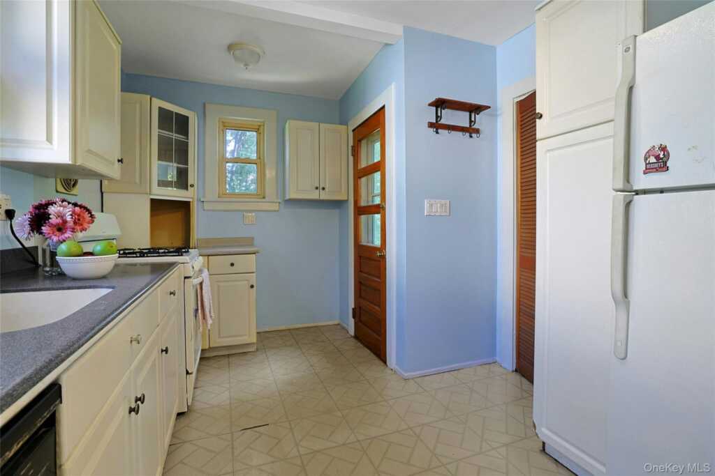132 Church Street, Nanuet, NY 10954 - Photo 4 of 26