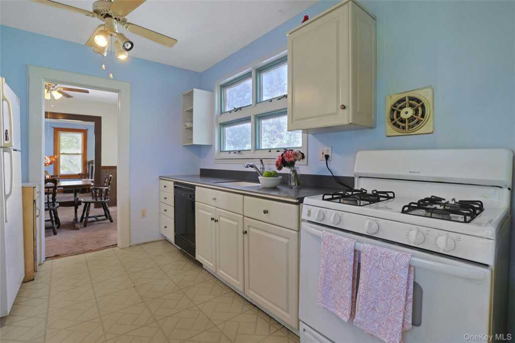 132 Church Street, Nanuet, NY 10954 - Photo 5 of 26