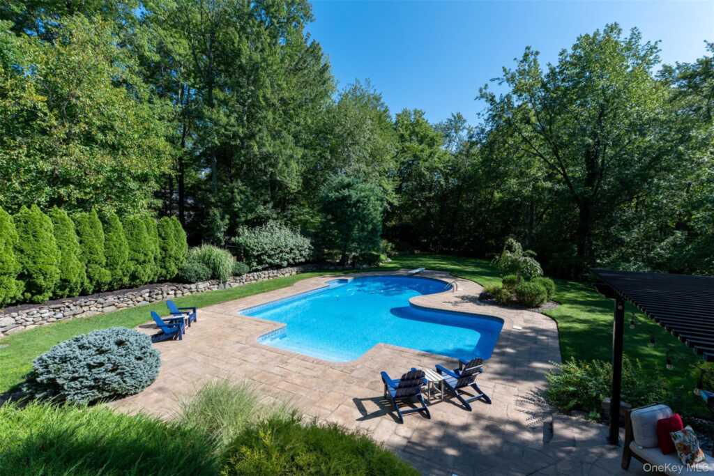 182 Elizabeth Street, Pearl River, NY 10965 - Photo 2 of 38