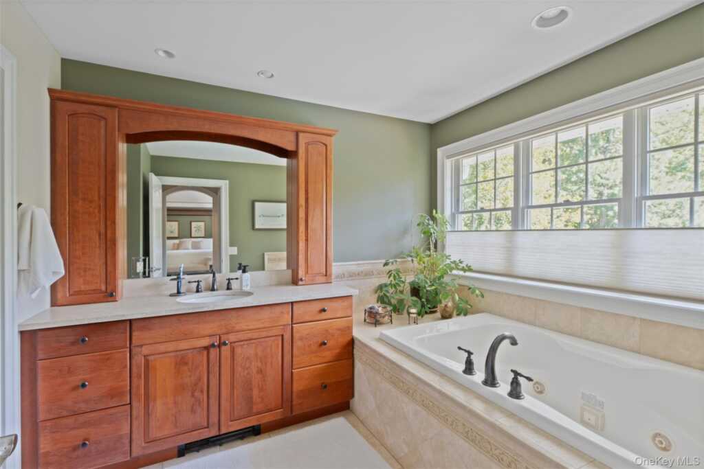 182 Elizabeth Street, Pearl River, NY 10965 - Photo 20 of 38