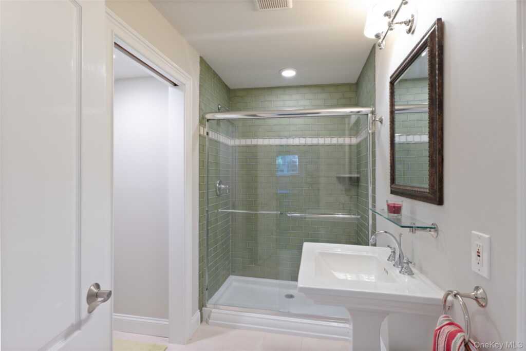 182 Elizabeth Street, Pearl River, NY 10965 - Photo 28 of 38