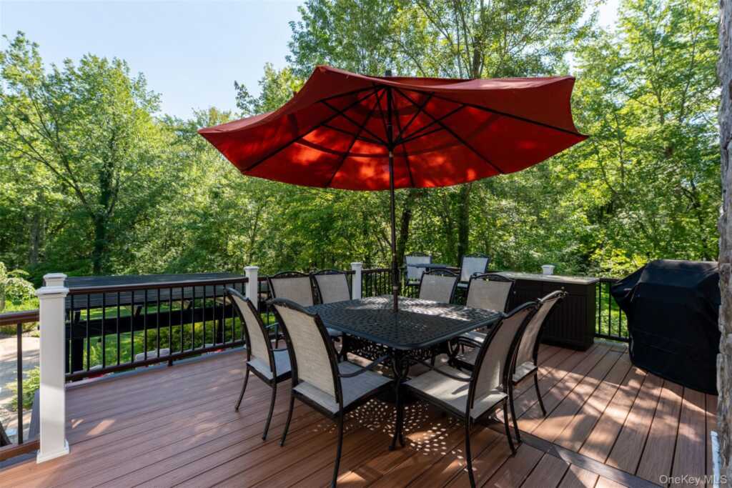 182 Elizabeth Street, Pearl River, NY 10965 - Photo 31 of 38