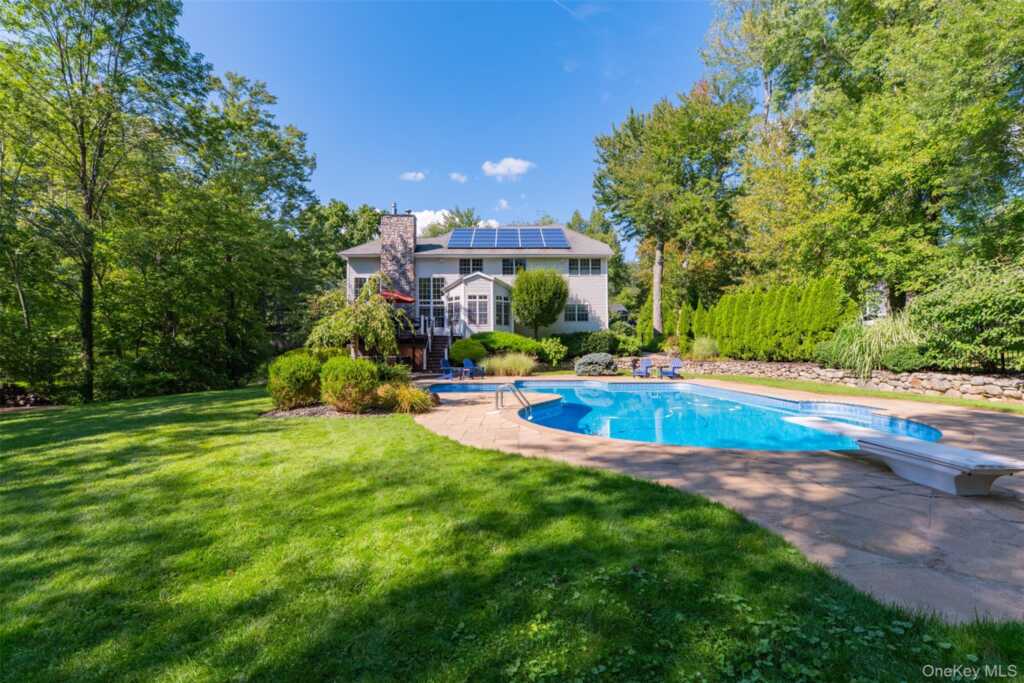 182 Elizabeth Street, Pearl River, NY 10965 - Photo 34 of 38