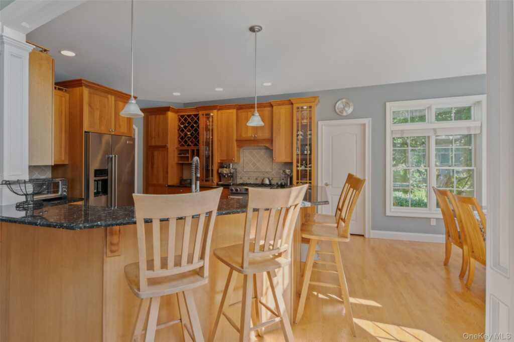 182 Elizabeth Street, Pearl River, NY 10965 - Photo 8 of 38