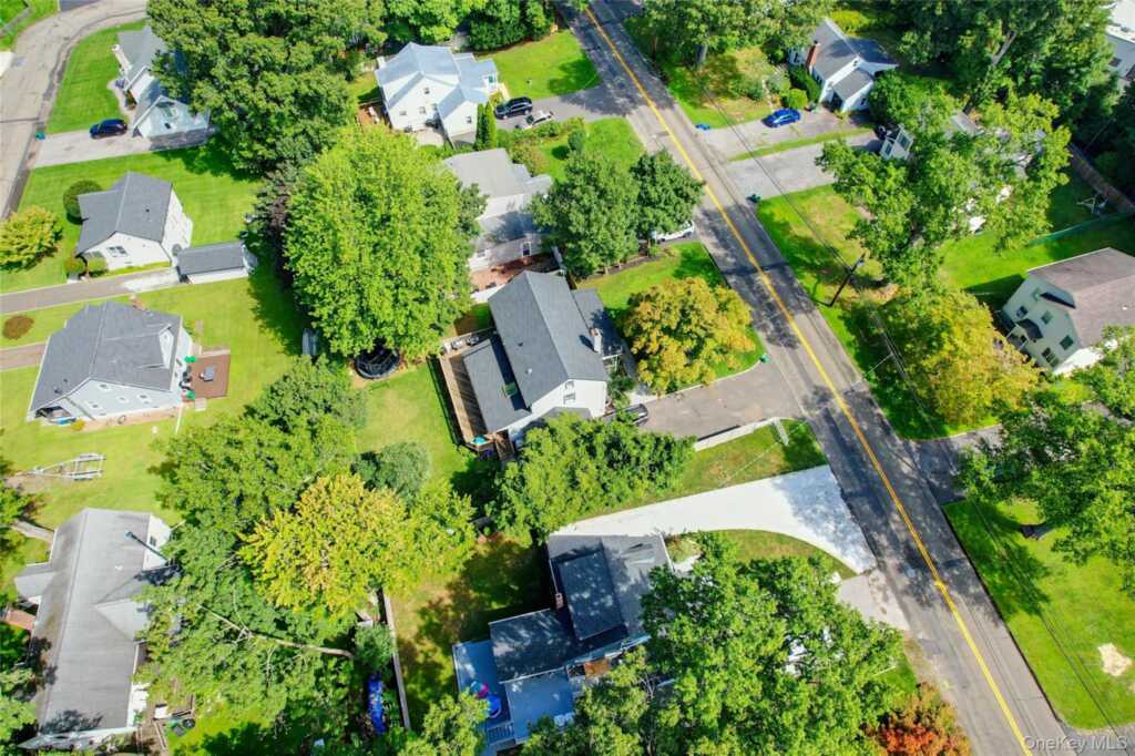 35 Grandview Avenue, Nanuet, NY 10954 - Photo 3 of 38