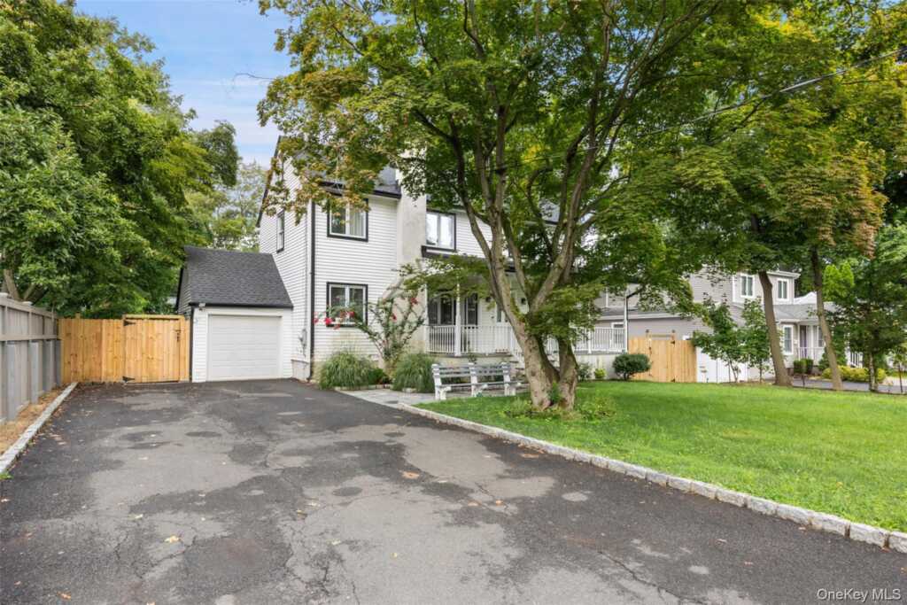 35 Grandview Avenue, Nanuet, NY 10954 - Photo 4 of 38