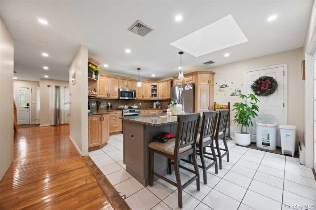 35 Grandview Avenue, Nanuet, NY 10954 - Photo 9 of 38