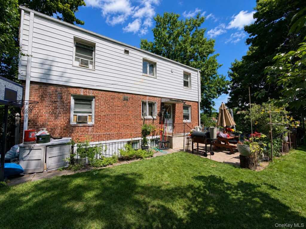286 Eastchester Road, New Rochelle, NY 10801 - Photo 14 of 21