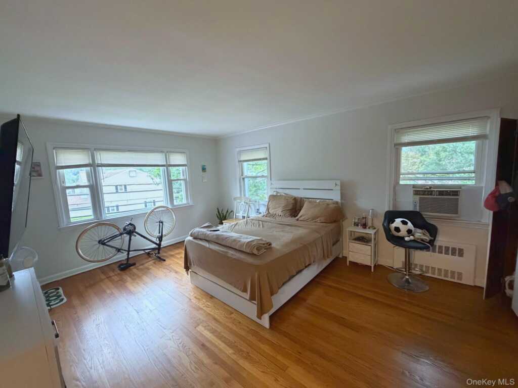 286 Eastchester Road, New Rochelle, NY 10801 - Photo 3 of 21