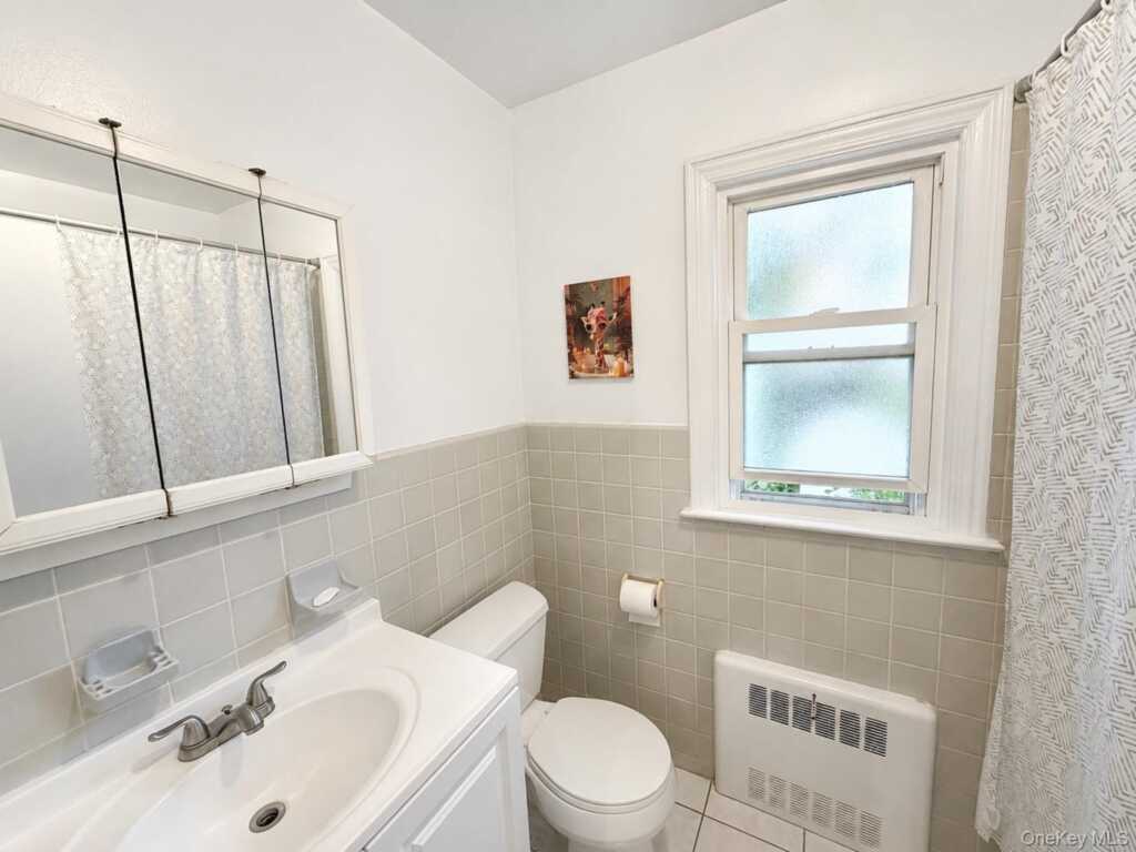 286 Eastchester Road, New Rochelle, NY 10801 - Photo 4 of 21
