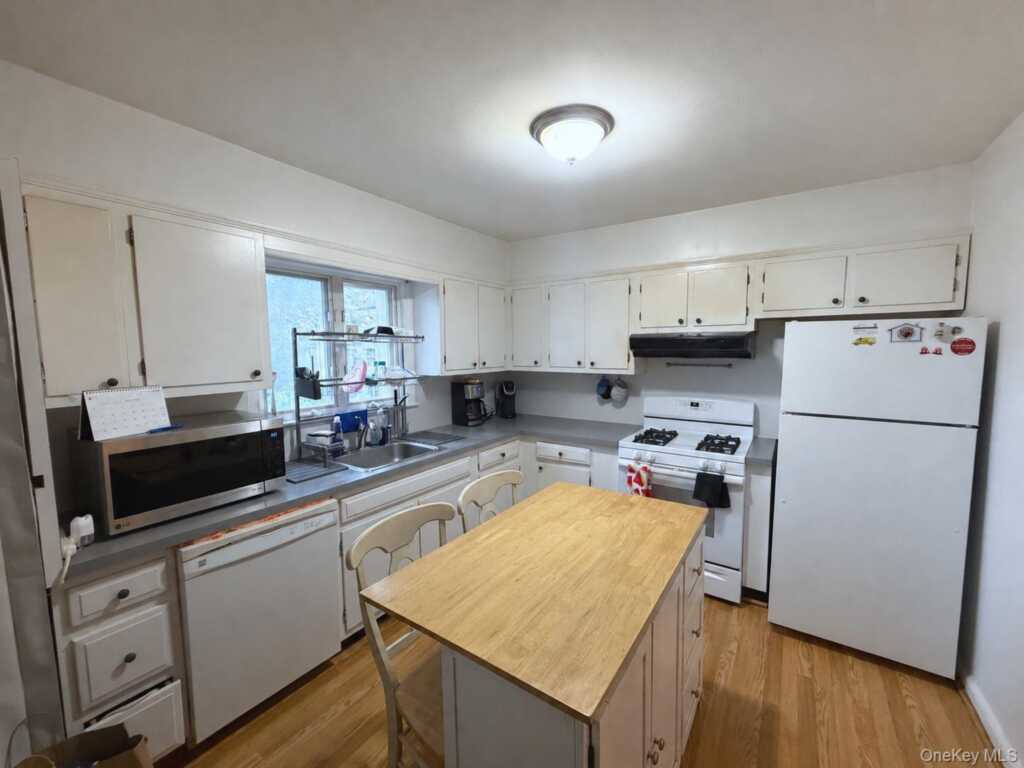 286 Eastchester Road, New Rochelle, NY 10801 - Photo 5 of 21