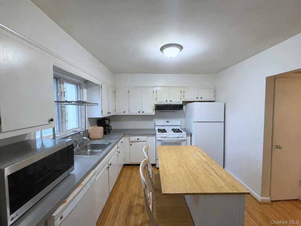 286 Eastchester Road, New Rochelle, NY 10801 - Photo 6 of 21