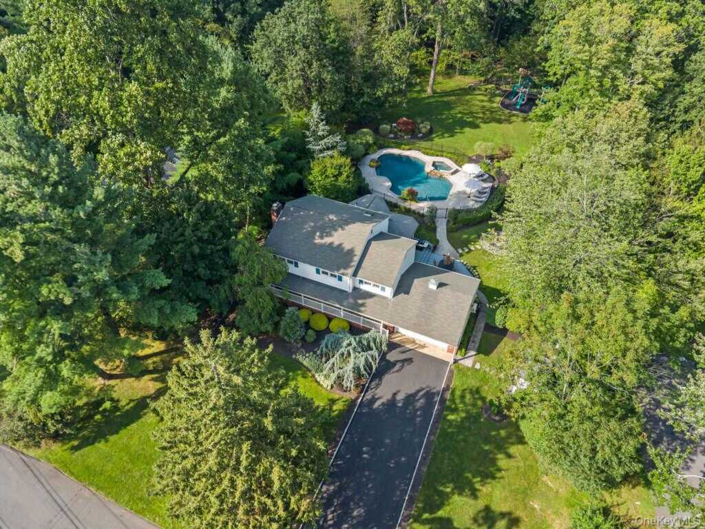16 Marget Ann Lane, Suffern, NY 10901 - Photo 4 of 46
