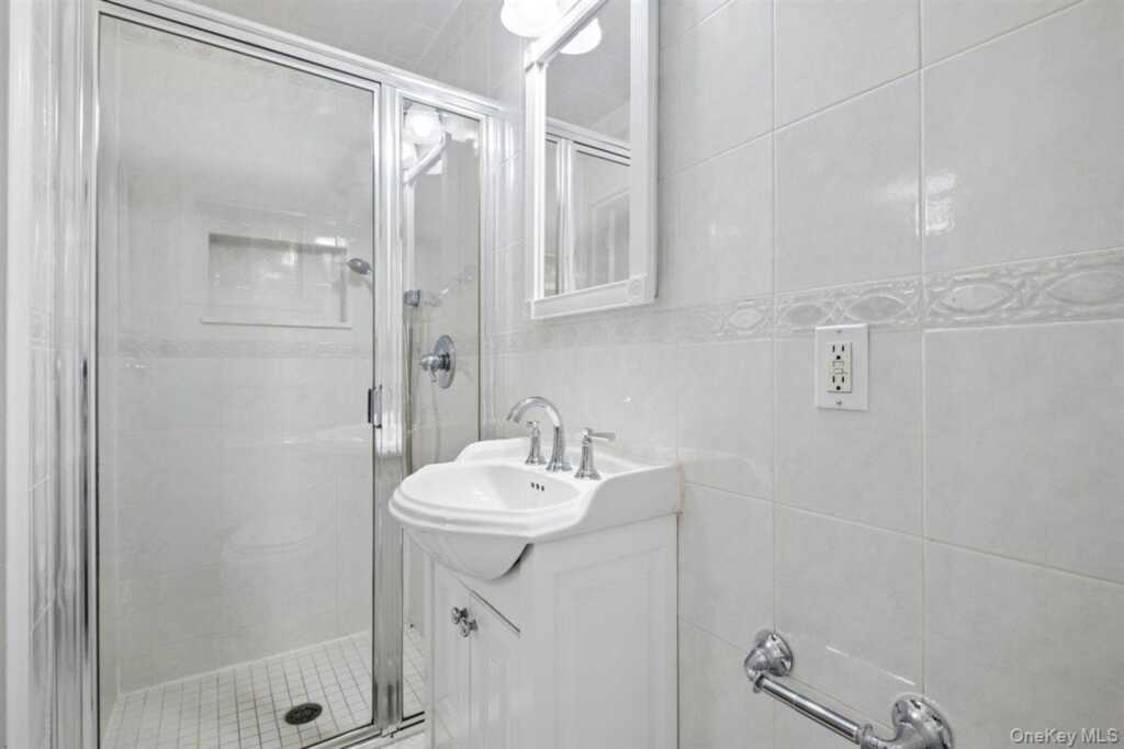 36 Chatham Road, New Rochelle, NY 10804 - Photo 10 of 21