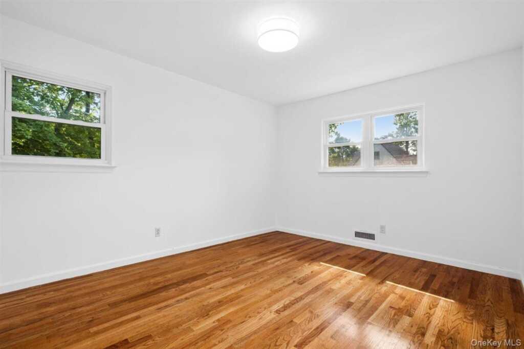 36 Chatham Road, New Rochelle, NY 10804 - Photo 11 of 21
