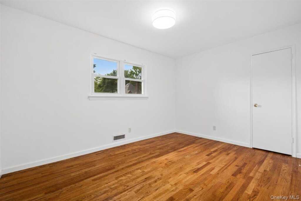 36 Chatham Road, New Rochelle, NY 10804 - Photo 12 of 21
