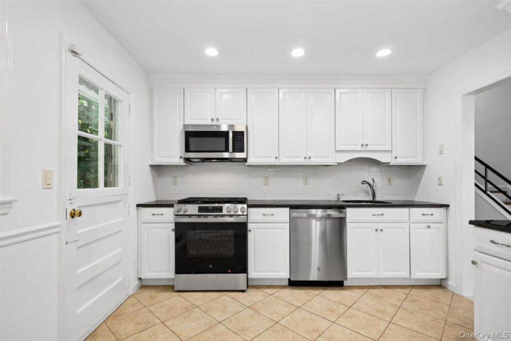 36 Chatham Road, New Rochelle, NY 10804 - Photo 7 of 21
