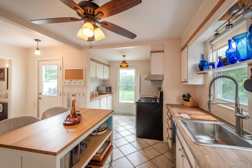 12 Perry Avenue, Rye, NY 10573 - Photo 10 of 30