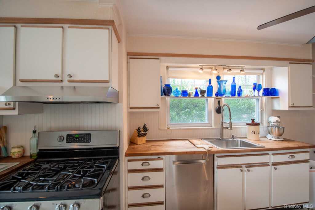 12 Perry Avenue, Rye, NY 10573 - Photo 7 of 30