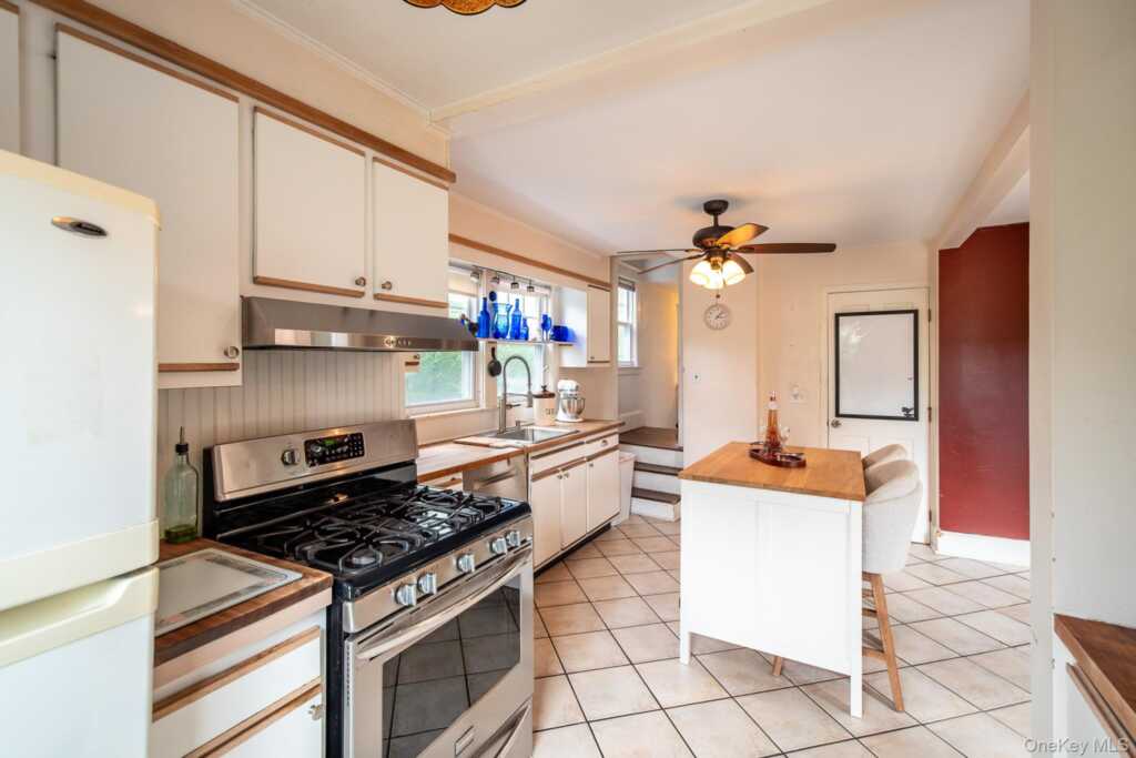 12 Perry Avenue, Rye, NY 10573 - Photo 9 of 30