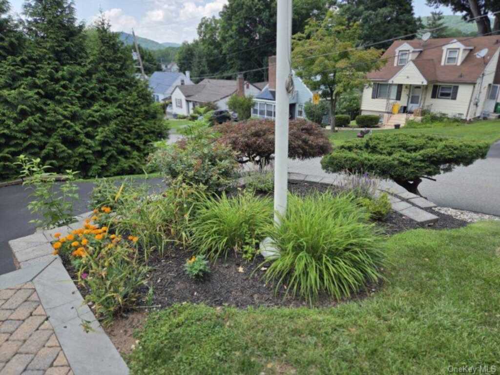 11 Fairview Place, Suffern, NY 10901 - Photo 6 of 43
