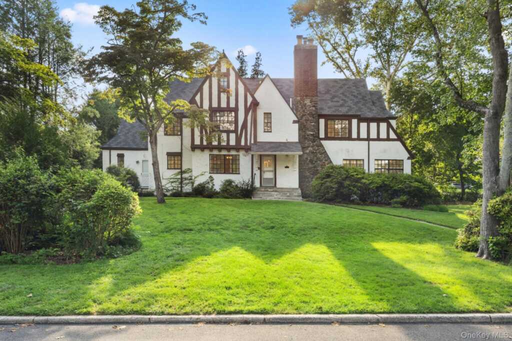 2 Byworth Road, New Rochelle, NY 10804