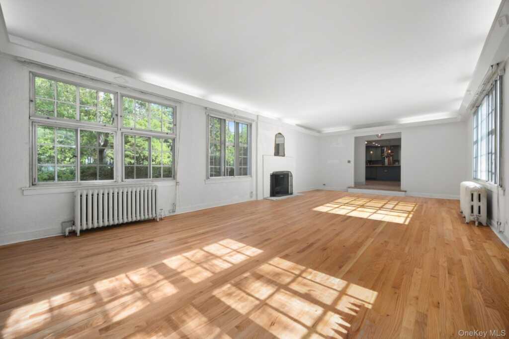 2 Byworth Road, New Rochelle, NY 10804 - Photo 10 of 43