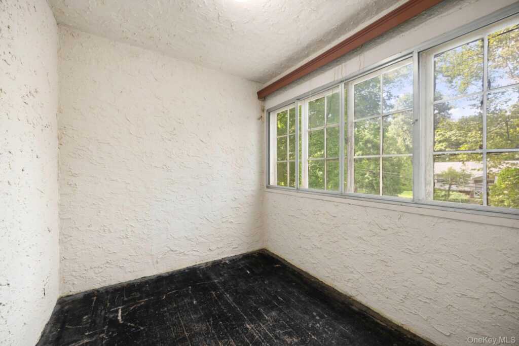 2 Byworth Road, New Rochelle, NY 10804 - Photo 18 of 43