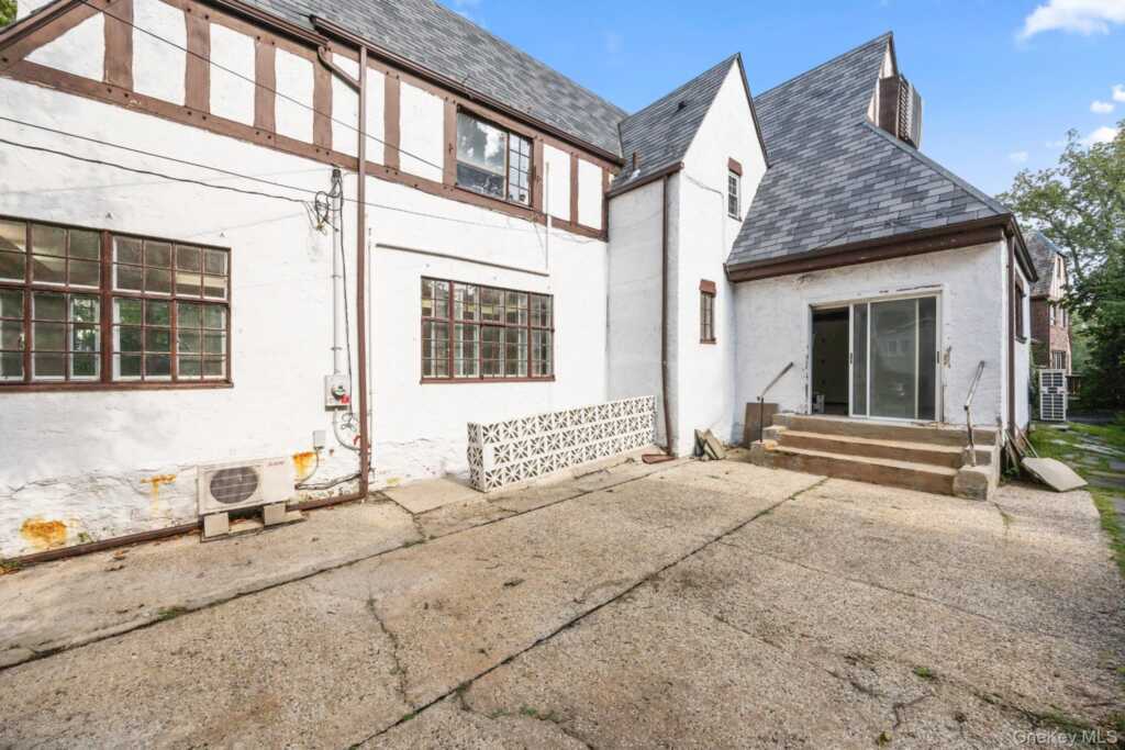 2 Byworth Road, New Rochelle, NY 10804 - Photo 33 of 43